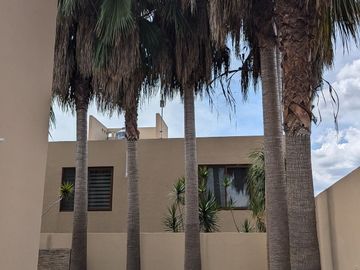 Hermosa Casa en Puerta Real, 4 Recámaras, 4.5 Baños, 3 Autos, Alberca, Lujo!