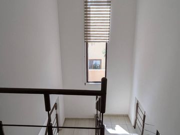 Hermosa Casa en Puerta Real, 4 Recámaras, 4.5 Baños, 3 Autos, Alberca, Lujo!