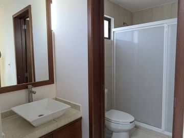 Hermosa Casa en Puerta Real, 4 Recámaras, 4.5 Baños, 3 Autos, Alberca, Lujo!