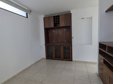 Hermosa Casa en Puerta Real, 4 Recámaras, 4.5 Baños, 3 Autos, Alberca, Lujo!
