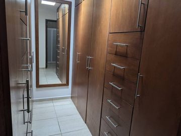 Hermosa Casa en Puerta Real, 4 Recámaras, 4.5 Baños, 3 Autos, Alberca, Lujo!
