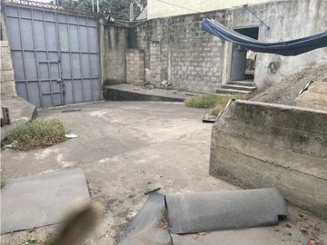 Vendo galpón con bodegas y oficina