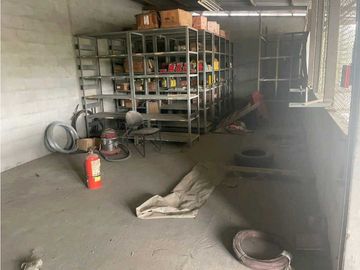 Vendo galpón con bodegas y oficina