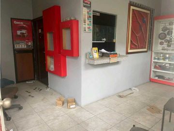 Vendo galpón con bodegas y oficina