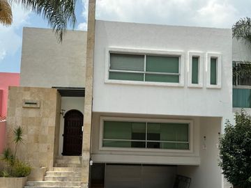 LINDA CASA EN SAN MARTINITO