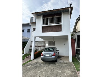 Se VENDE Casa Tipo Dúplex en Altos de Miraflores, Betania, Panamá