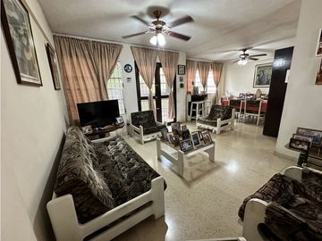 Se VENDE Casa Tipo Dúplex en Altos de Miraflores, Betania, Panamá