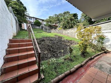 Se VENDE Casa Tipo Dúplex en Altos de Miraflores, Betania, Panamá