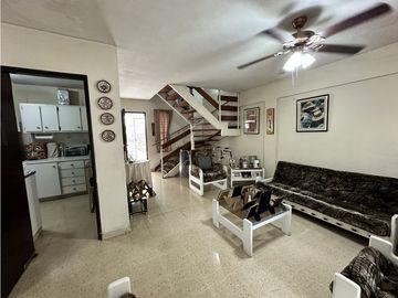 Se VENDE Casa Tipo Dúplex en Altos de Miraflores, Betania, Panamá