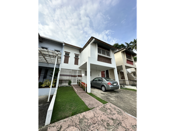 Se VENDE Casa Tipo Dúplex en Altos de Miraflores, Betania, Panamá