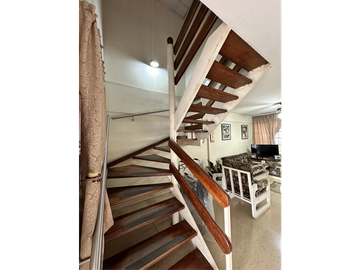 Se VENDE Casa Tipo Dúplex en Altos de Miraflores, Betania, Panamá