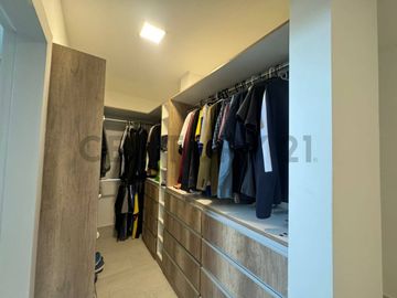 Venta Casa de Estreno con Jacuzzi en Urb. Mallorca Village V.Bah