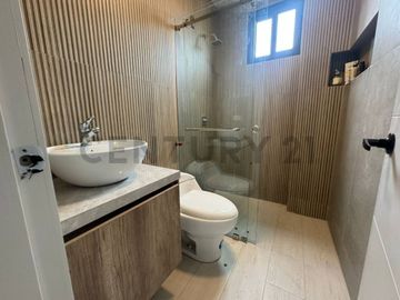 Venta Casa de Estreno con Jacuzzi en Urb. Mallorca Village V.Bah