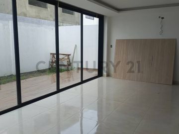 Venta Casa de Estreno con Jacuzzi en Urb. Mallorca Village V.Bah