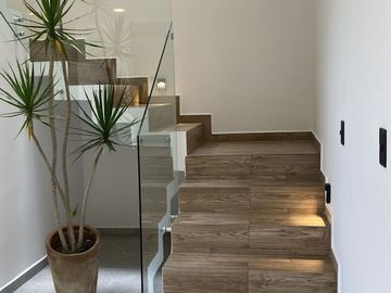 CASA EN VENTA MODERNA Y EXCELENTES ACABADOS EN LOMAS DE ANGELÓPOLIS