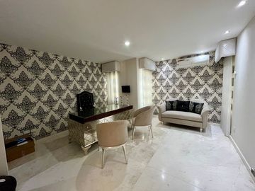 Se vende casa amplia, moderna con alberca en la col. Hidalgo