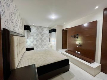 Se vende casa amplia, moderna con alberca en la col. Hidalgo