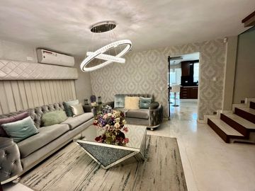 Se vende casa amplia, moderna con alberca en la col. Hidalgo