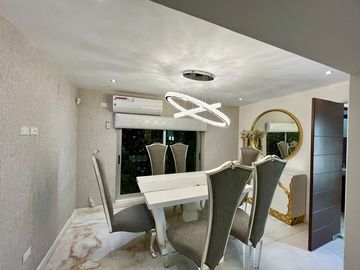 Se vende casa amplia, moderna con alberca en la col. Hidalgo