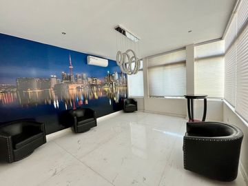 Se vende casa amplia, moderna con alberca en la col. Hidalgo