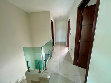 Se vende o renta casa completamente remodelada, Fracc. San Javier, zona aeropuerto