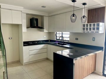 Se vende o renta casa completamente remodelada, Fracc. San Javier, zona aeropuerto