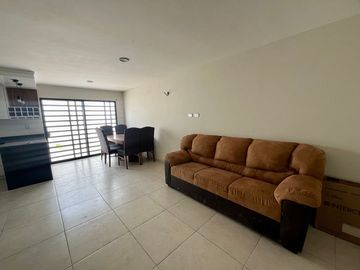 Se vende o renta casa completamente remodelada, Fracc. San Javier, zona aeropuerto