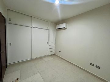 Se vende o renta casa completamente remodelada, Fracc. San Javier, zona aeropuerto