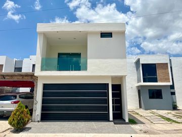 Se vende o renta casa completamente remodelada, Fracc. San Javier, zona aeropuerto