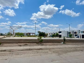 Se vende o renta casa completamente remodelada, Fracc. San Javier, zona aeropuerto