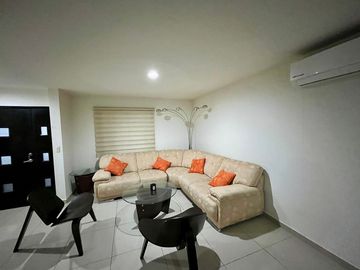 Se vende casa con terreno excedente y ampliación en privada con alberca, Stanza Toscana, Valle Alto