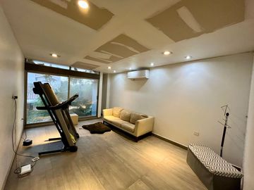 Se vende casa con terreno excedente y ampliación en privada con alberca, Stanza Toscana, Valle Alto
