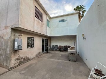 Se vende casa con terreno excedente y ampliación en privada con alberca, Stanza Toscana, Valle Alto