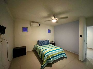 Se vende casa con terreno excedente y ampliación en privada con alberca, Stanza Toscana, Valle Alto