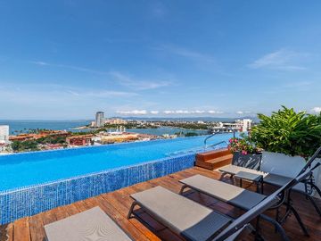 Penthouse 1201 T1 Zoho Skies