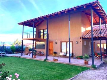 Oportunidad! 2 preciosas casas en Parcela.