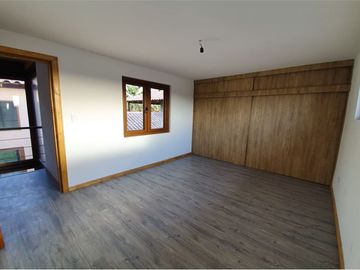 Oportunidad! 2 preciosas casas en Parcela.