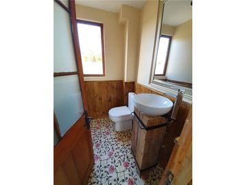 Oportunidad! 2 preciosas casas en Parcela.