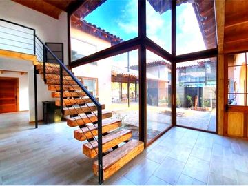 Oportunidad! 2 preciosas casas en Parcela.