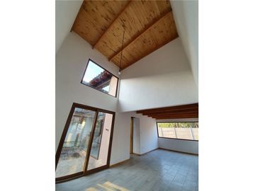 Oportunidad! 2 preciosas casas en Parcela.