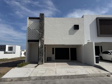 Casa Nueva en Venta Lomas del Dorado