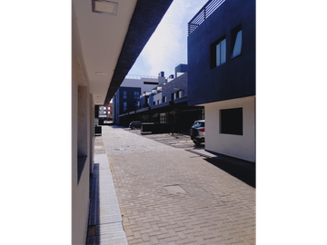 Triplex en venta, 2 dorm. 2 baños. B°. Villa Dominguez