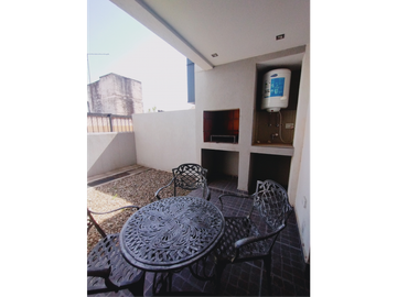 Triplex en venta, 2 dorm. 2 baños. B°. Villa Dominguez