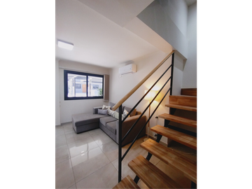 Triplex en B° Va. Dominguez a mts del lago. 3 dorm. 3 baños. Cochera