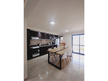 Triplex en B° Va. Dominguez a mts del lago. 3 dorm. 3 baños. Cochera