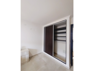 Triplex en B° Va. Dominguez a mts del lago. 3 dorm. 3 baños. Cochera