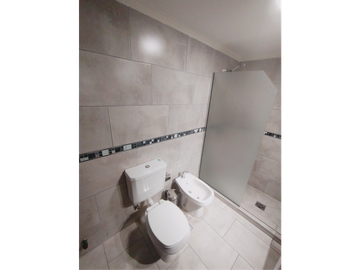 Triplex en B° Va. Dominguez a mts del lago. 3 dorm. 3 baños. Cochera