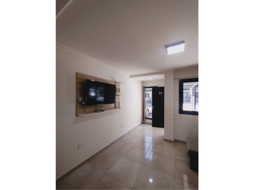 Triplex en B° Va. Dominguez a mts del lago. 3 dorm. 3 baños. Cochera