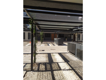 Triplex en B° Va. Dominguez a mts del lago. 3 dorm. 3 baños. Cochera
