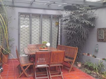 Venta-Excelente casa de 2 plantas  en Parque Chacabuco